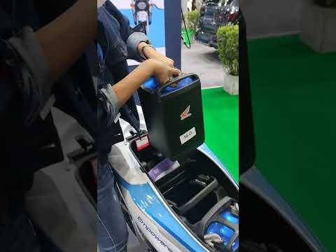 2022 Honda PCX EV Battery Quick Release Demo !